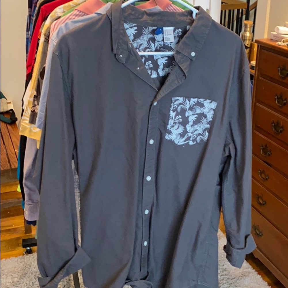 Grey flower 🌺 button down